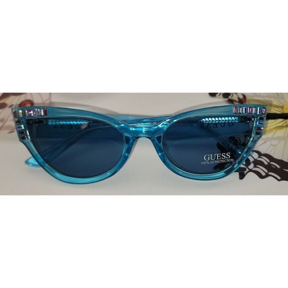 NIB - Guess Bejeweled Cat's Eye Sunnies w/ Case & Cloth - Picture 2 of 8